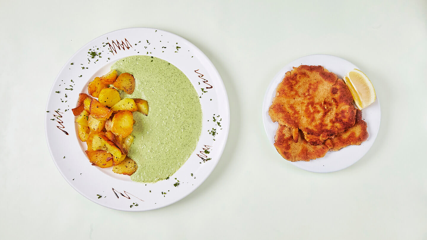 Gruene Sosse mit Putenschnitzel und Bratkartoffeln